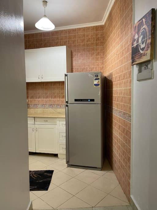 Center 2 - Delta Apartment
